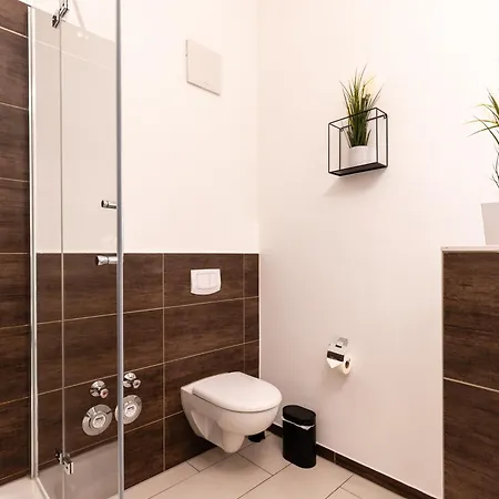 Zentral Gelegenes 3 Schlafzimmer - Mit Einzelbetten Bis 7 Personen *