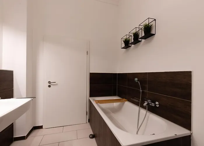 Zentral Gelegenes 3 Schlafzimmer - Mit Einzelbetten Bis 7 Personen * Neustadt an der Weinstraße