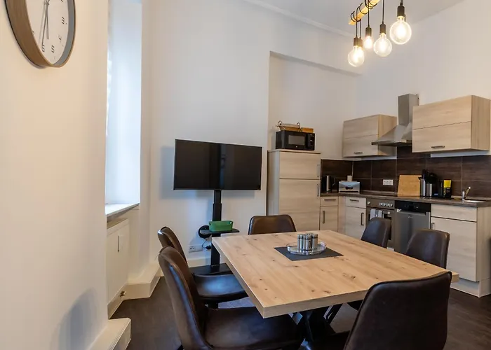 Zentral Gelegenes 3 Schlafzimmer - Mit Einzelbetten Bis 7 Personen Apartmán Neustadt an der Weinstraße